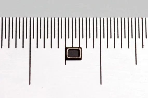 Size comparison of Ceramic Lid for Glass Sealing with a ruler