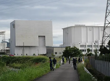 Photo of a community clean-up activity conducted by NGK’s Komaki Site and NCDK.