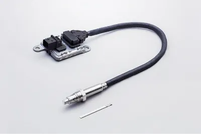 This is a photograph of an in-vehicle high-precision NOx sensor. Precisely measures nitrogen oxide (NOx) concentration in exhaust gases in real time.