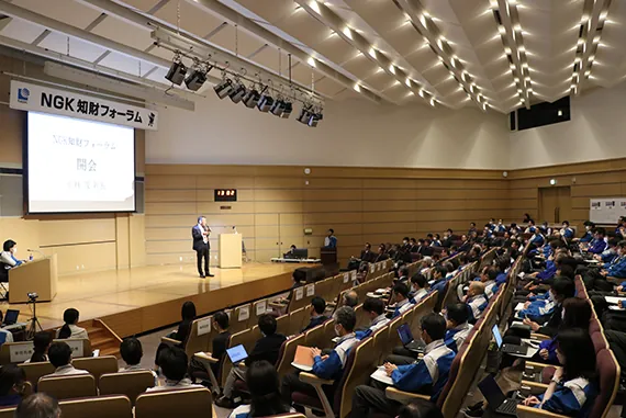 This photo shows the NGK Intellectual Property Forum. This forum was held with the goal of promoting employee understanding of the importance of IP activities.