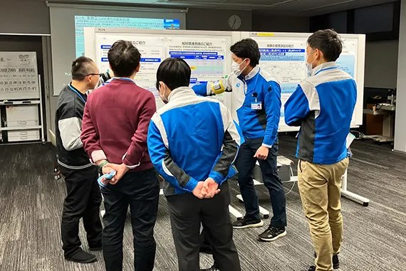 This photo shows the NGK Intellectual Property Forum. This forum was held with the goal of promoting employee understanding of the importance of IP activities.