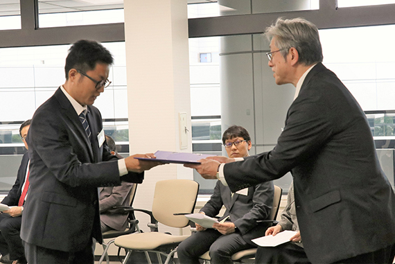 NGK Scholarship certificate presentation ceremony. The NGK Foundation for International Students continues to provide support in the form of scholarships and housing.