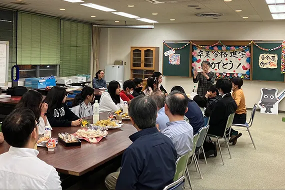 Supporting Japanese classes for foreign children living in Aichi Prefecture. NGK is helping to boost the language learning abilities that foreign children living in Japan need to study the subjects taught in Japanese schools.