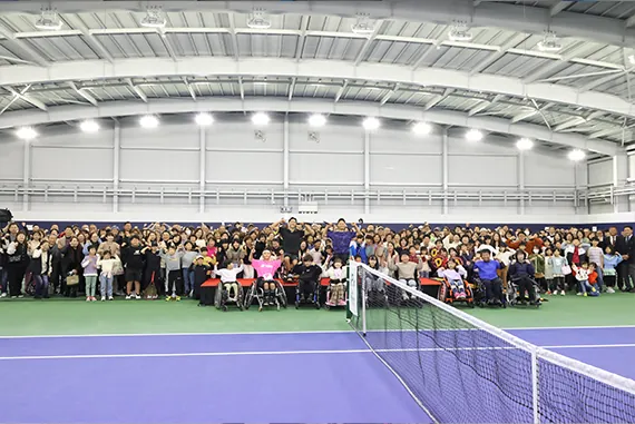 This is a photo showing support for wheelchair tennis. NGK actively supports wheelchair tennis as part of our support for persons with disabilities and local sports.