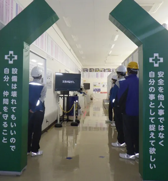 A photo of the Danger-Prediction Training Center, with added videos and exhibits related to actual accidents to get participants to see accidents as something they need to take responsibility to avoid.
